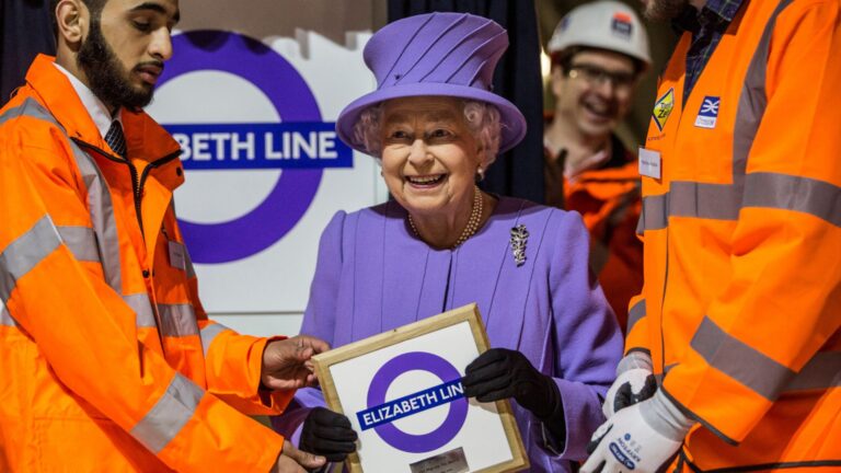 is elizabeth line running today